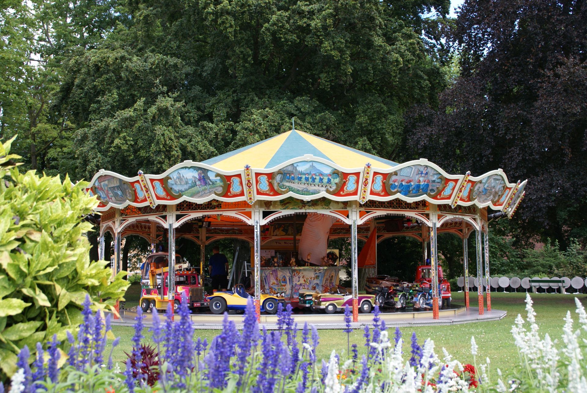 Eine Fahrt in den Urlaub Kinderkarussell im Englischen Garten