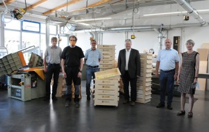Obststiegen aus der Region für die Region – Jura Werkstätten Amberg-Sulzbach fertigen Holzkisten für Streuobst
