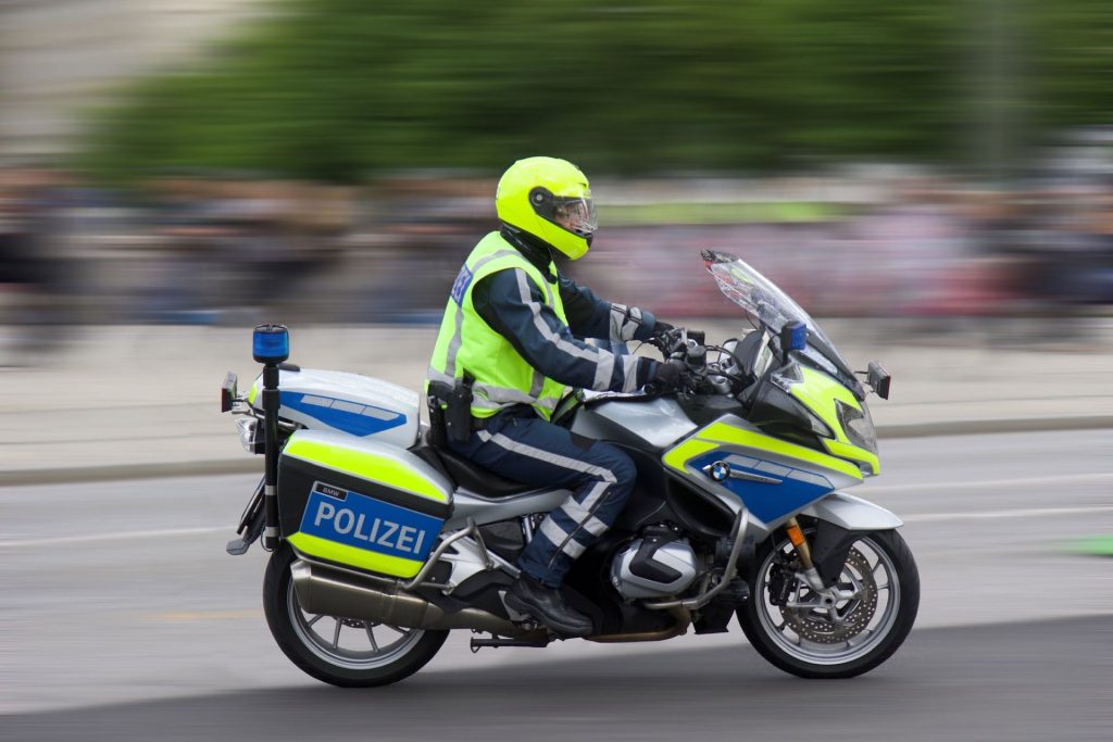 Symbolbild: Polizeimotorrad Quelle: Flickr.com / René Mentschke