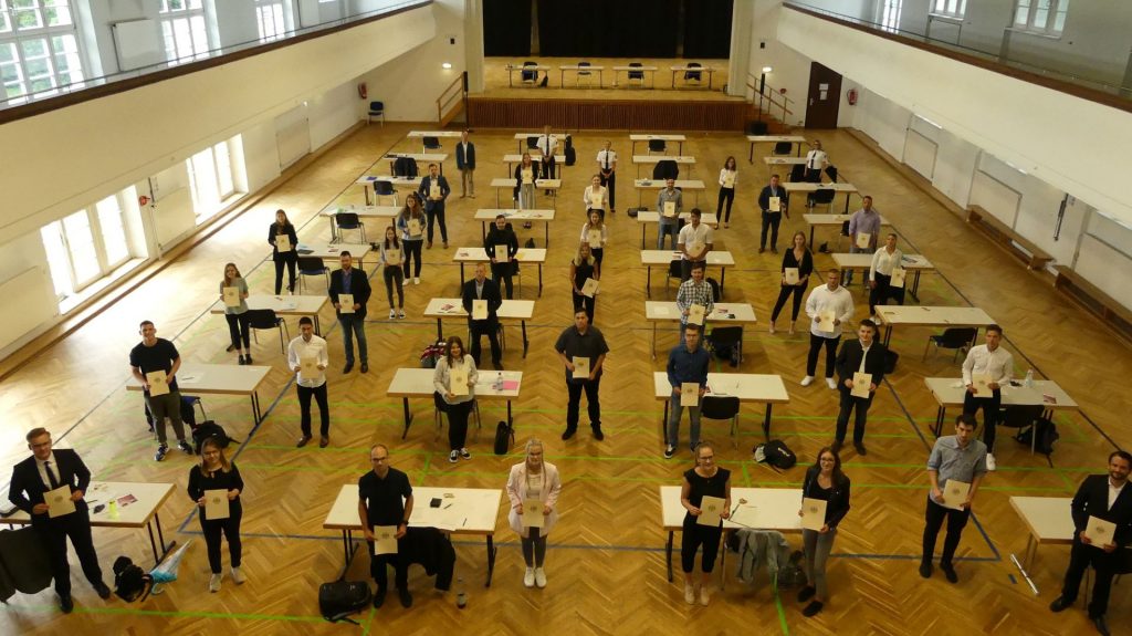 Bild (Hauptzollamt Regensburg): Gruppenbild (Margit Brandl hinten Mitte)