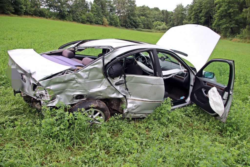 Der BMW des Amerikaners wurde bei dem Unfall totol zerstört Foto: Oberpfalz Aktuell