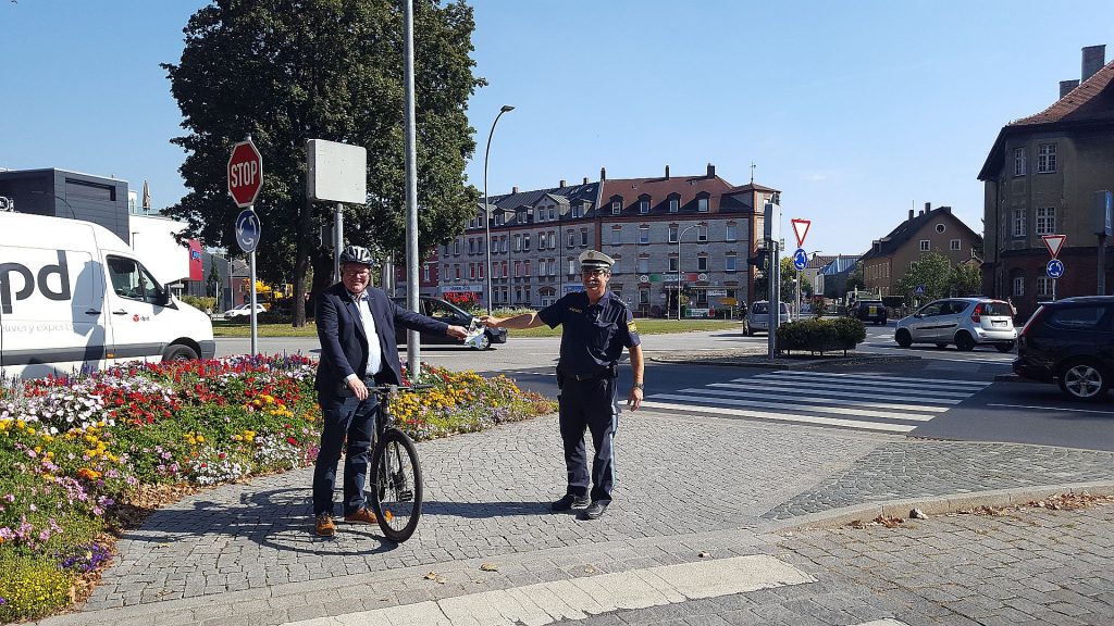 Unter zahlreichen Fahrradfahrern die über die besondere Gefahrensituation aufgeklärt wurden, befand sich auch Herr Oberbürgermeister Michael Cerny