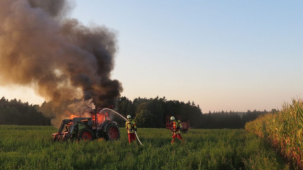 Am Traktor entstand Totalschaden, er brannte völlig aus Foto: Polizei Sulzbach-Rosenberg