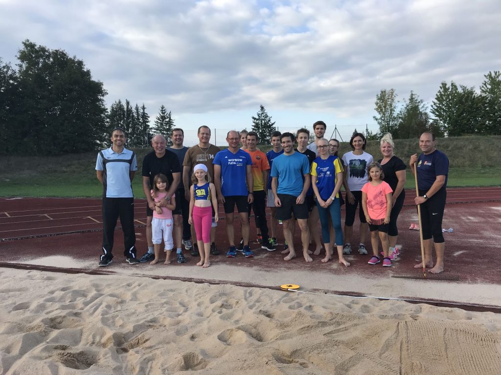 Das Bild zeigt die Gruppe von Freizeitsportlern, mit denen die Aktion „Kümmersbruck macht das Sportabzeichen“ im Jahr 2018 startete. Foto: Roland Strehl