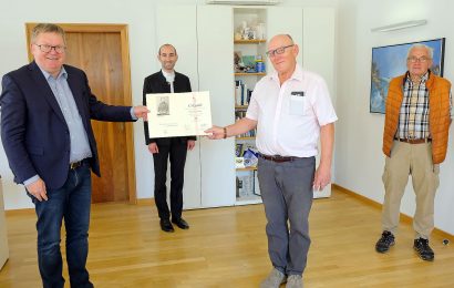 Ambergs OB Michael Cerny 25 Jahre Mitglied der KAB – Ehrennadel und Urkunde als äußeres Zeichen für Dank und Anerkennung