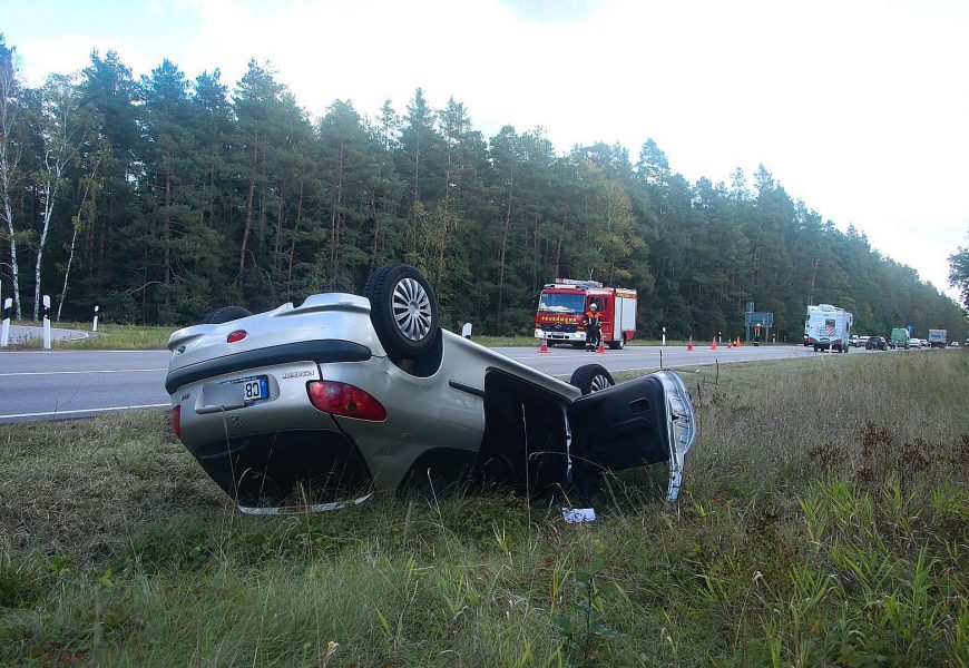 Verkehrsunfall mit Überschlag auf der B85 bei Ebermannsdorf