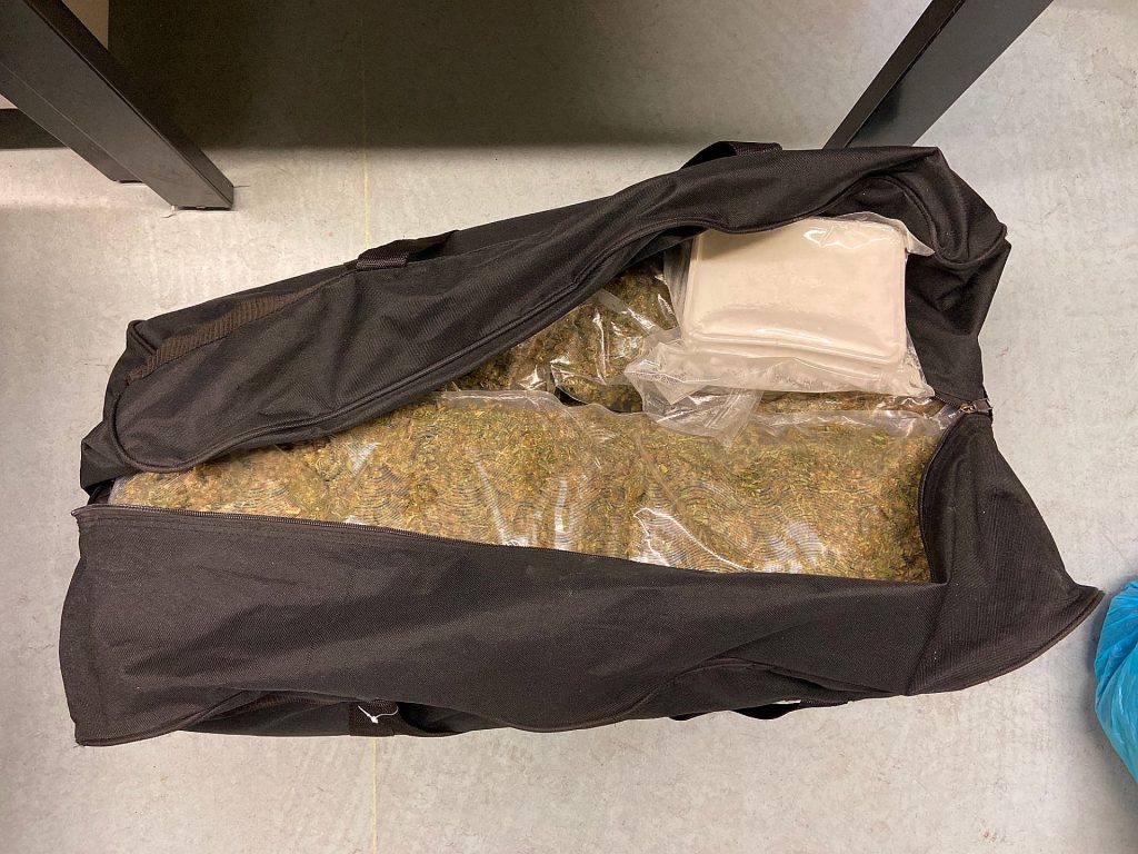 In 3 Sporttaschen fanden die Schleierfahnder 25 kg Drogen Bild: Bayerisches Landeskriminalamt