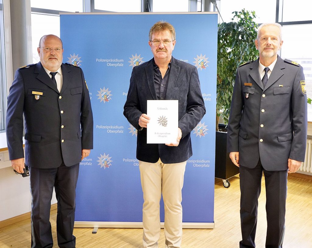 Von links nach rechts: Polizeipräsident Norbert Zink, Erster Polizeihauptkommissar Martin Zehent, Polizeivizepräsident Thomas Schöniger