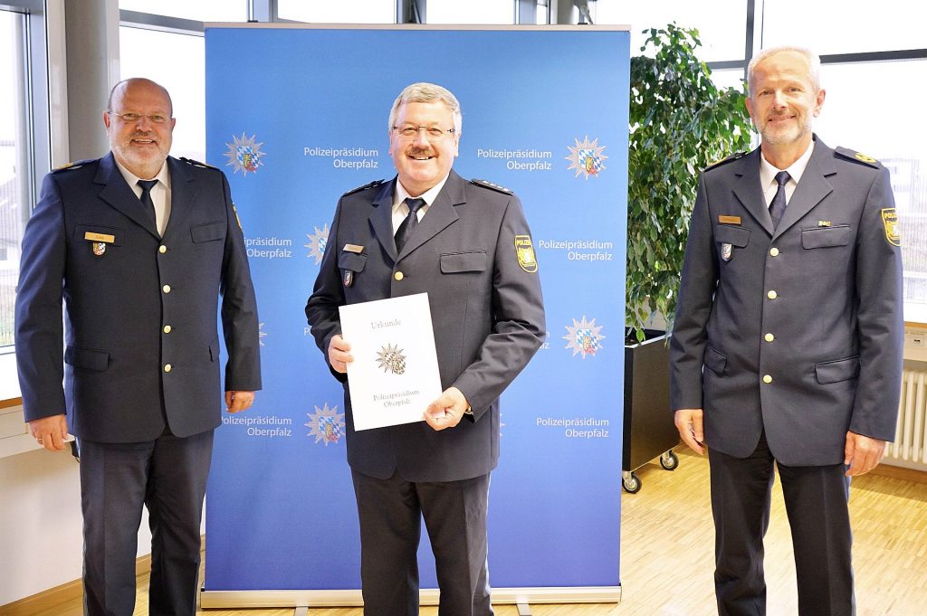 Von links nach rechts: Polizeipräsident Norbert Zink, Erster Polizeihauptkommissar Robert Feuerer, Polizeivizepräsident Thomas Schöniger   
