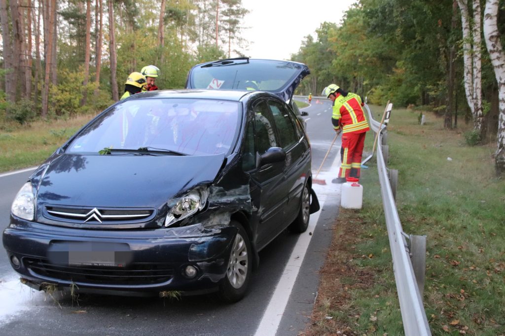 Die 50-jährige Fahrerin wurde leicht verletzt ins Krankenhaus gebracht Foto: Oberpfalz Aktuell