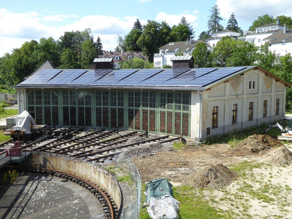 Der Lokschuppen konnte bereits wieder in Betrieb genommen werden Foto: Amberger Kaolinbahn e.V.