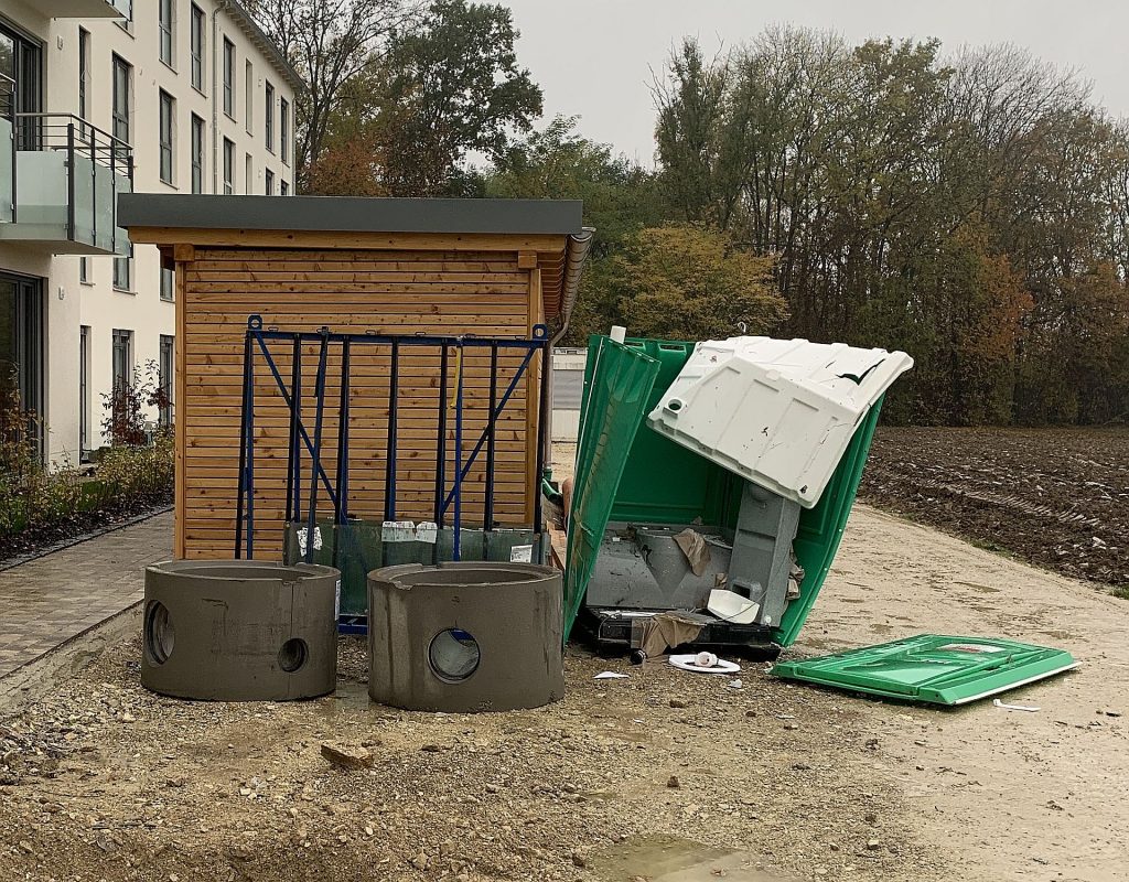 Auch die Baustellentoilette wurde in die Luft gejagt Foto: LKA