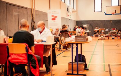 Städtischer Nachwuchs führt eine Blutspendenaktion durch – OB Michael Cerny dankt Auszubildenden und Anwärtern