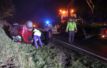 Pkw überschlägt sich bei Hütten