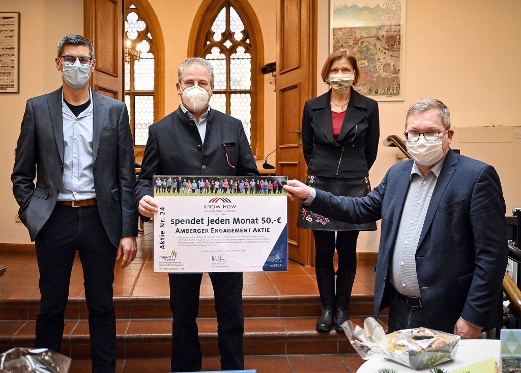 Von links nach rechts: Markus Bothner, Peter Baumann, Catherine Dill und Oberbürgermeister Michael Cerny Foto: Susanne Schwab, Stadt Amberg