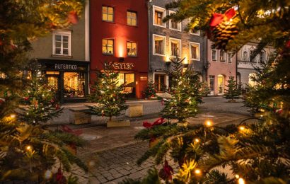 Baumpaten schmücken über 150 Christbäume in der Amberger Altstadt