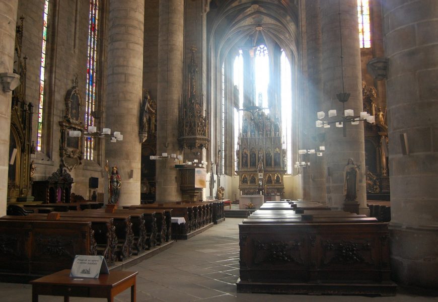 Diebstahl und Sachbeschädigung in Kirche