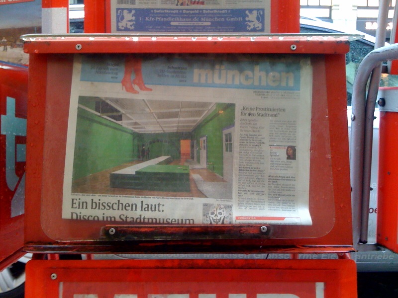 Diebstahl eines stummen Zeitungsverkäufers in Roding