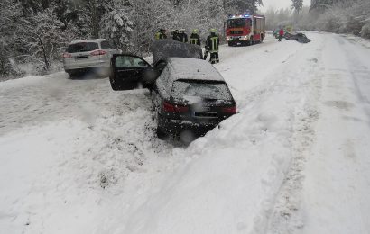 Vielzahl von Verkehrsunfällen im Bereich Sulzbach-Rosenberg aufgrund Schneefall am Dienstag