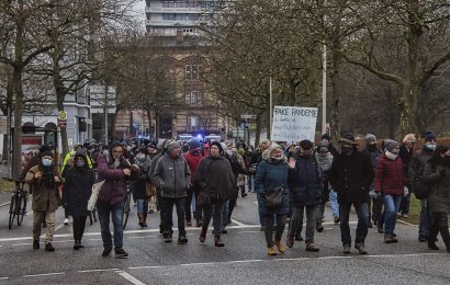 Sich fortbewegende Versammlung – Verkehrsstörungen in Regensburg