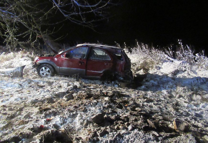 Unfall durch überfrierende Nässe bei Pittersberg