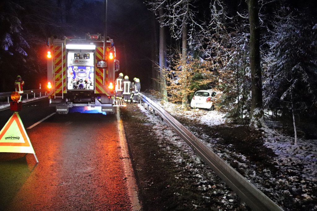 Der Fahrer des Ford Ka wurde mit leichten Verletzungen ins Krankenhaus eingeliefert Foto: Oberpfalz Aktuell