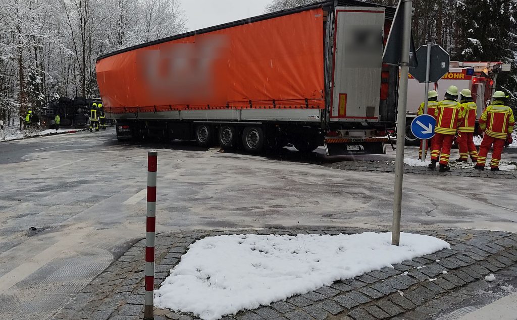 Der Sattelzug missachtete die Vorfahrt des Propangastransporters Foto: Mike Janitschek / Pressedienst Wagner