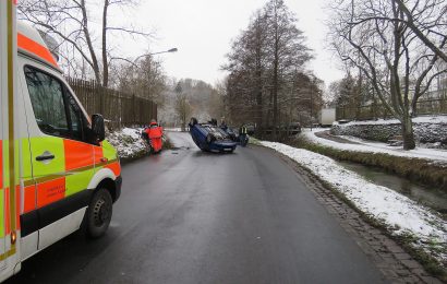 Pkw überschlägt sich nach Vorfahrtsverletzung in Sulzbach-Rosenberg