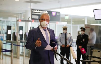 Lückenhafte Corona-Überprüfungen der Flugpassagiere: Herrmann fordert hohe Bußgelder für Fluggesellschaften
