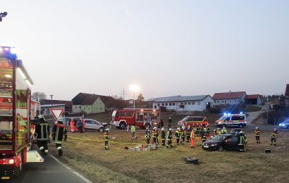 Schwerer Verkehrsunfall mit eingeklemmter Person in Wickenricht