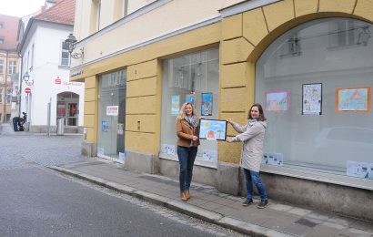 Bilder des Malwettbewerbs von Stadt und Landkreis sind jetzt in der Amberger Innenstadt zu bewundern