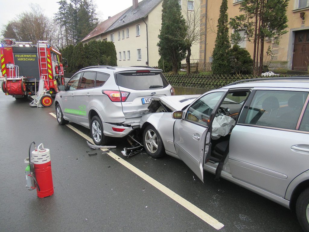 Angeblich haben die Bremsen des Mercedes nicht gegriffen Foto: Polizei Amberg