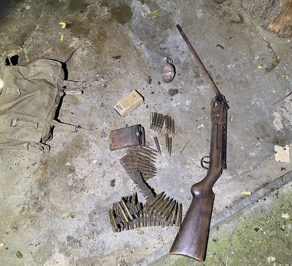 In der Garage des neu erworbenen Hauses wurden diese Gegenstände aufgefunden Foto: Polizei 