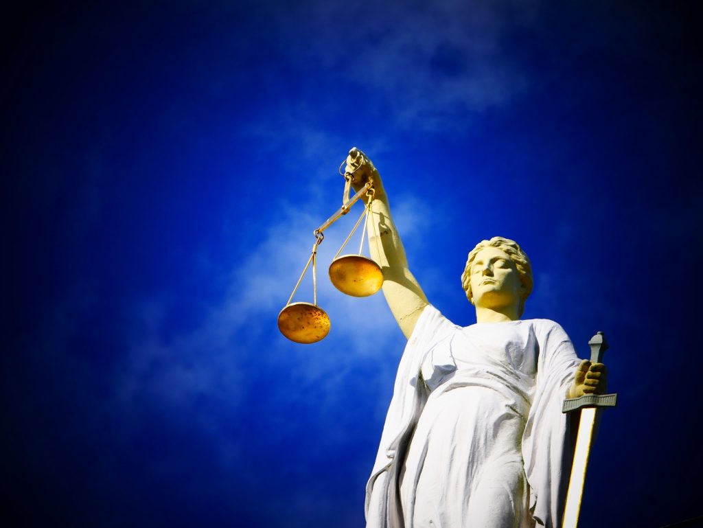 Symbolbild: Justiz Richter Recht Gericht Pixabay