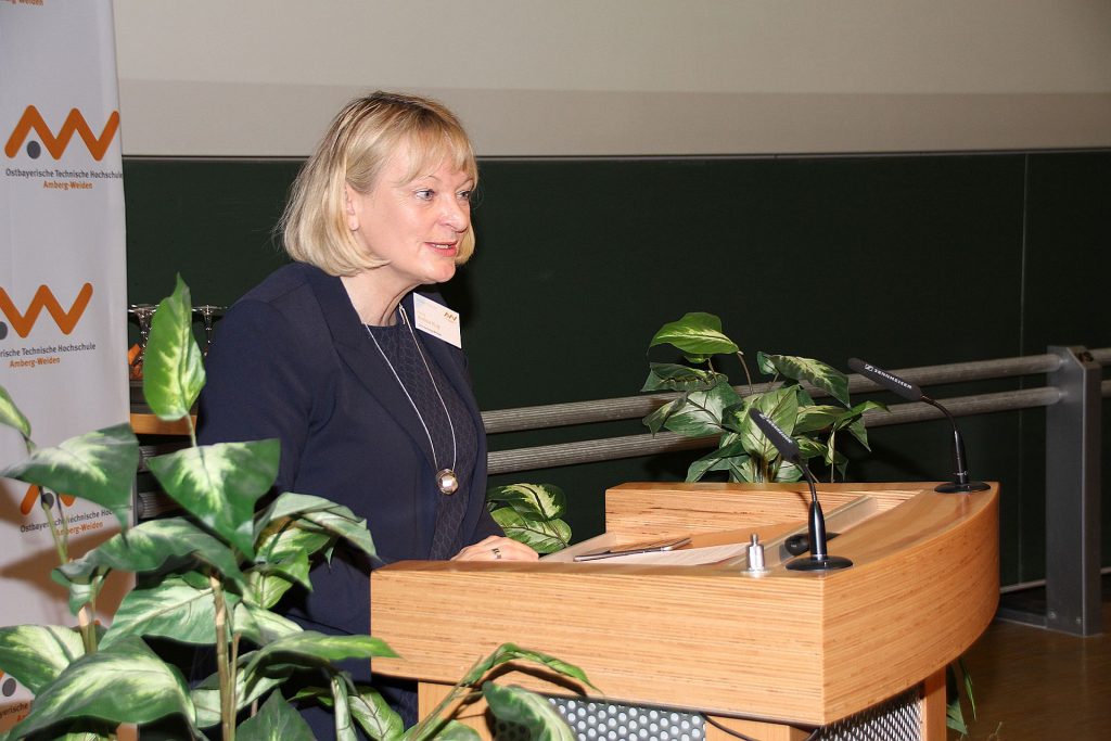 Prof. Dr. Andrea Klug bei der Begrüßung der TeilnehmerInnen des letztjährigen Patenttages Foto: Wiesel/OTH Amberg-Weiden