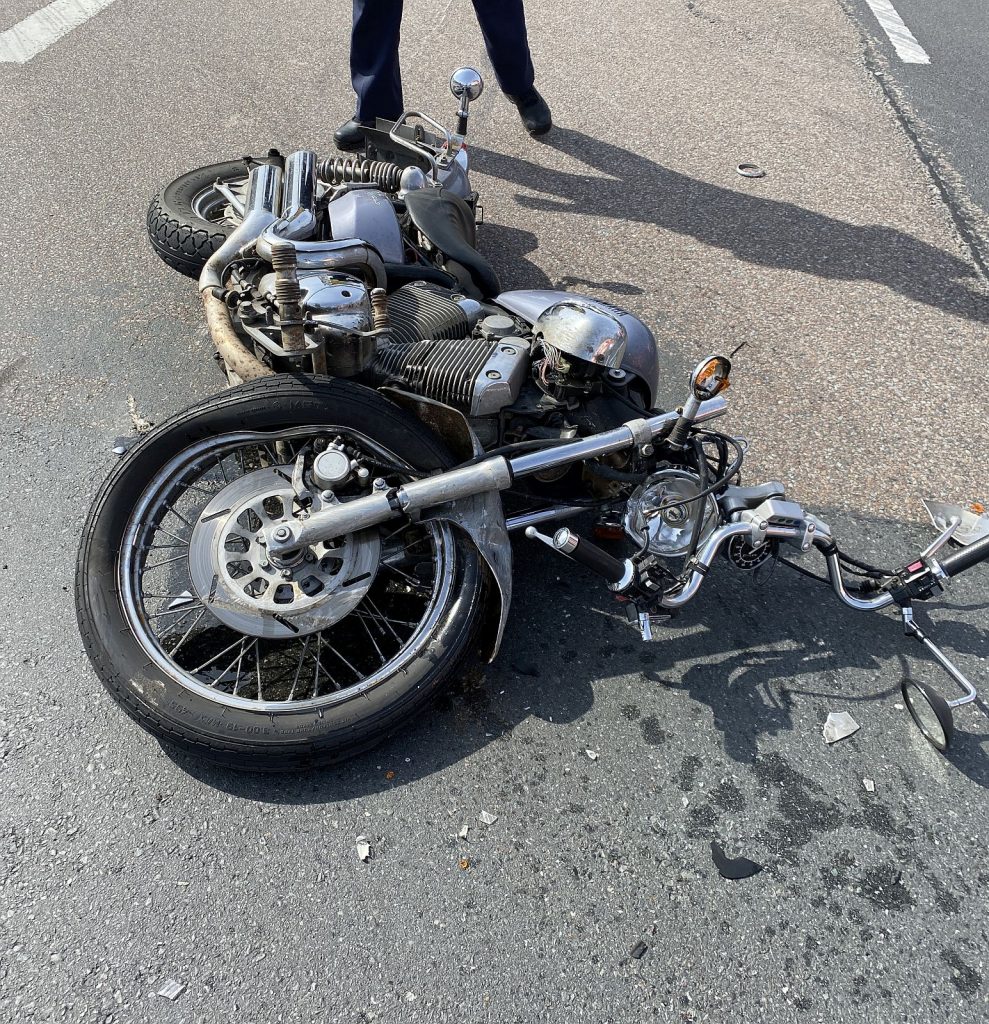 Der Motorradfahrer schwebt momentan in Lebensgefahr Foto: Polizei Amberg