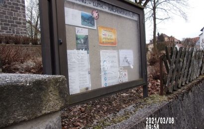Schaukasten der Kirche in Windischeschenbach beschmiert