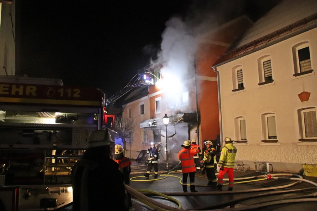 Das Wohnhaus brannte komplett aus, es entstand Sachschaden von rund 400.000 Euro Foto: Oberpfalz Aktuell