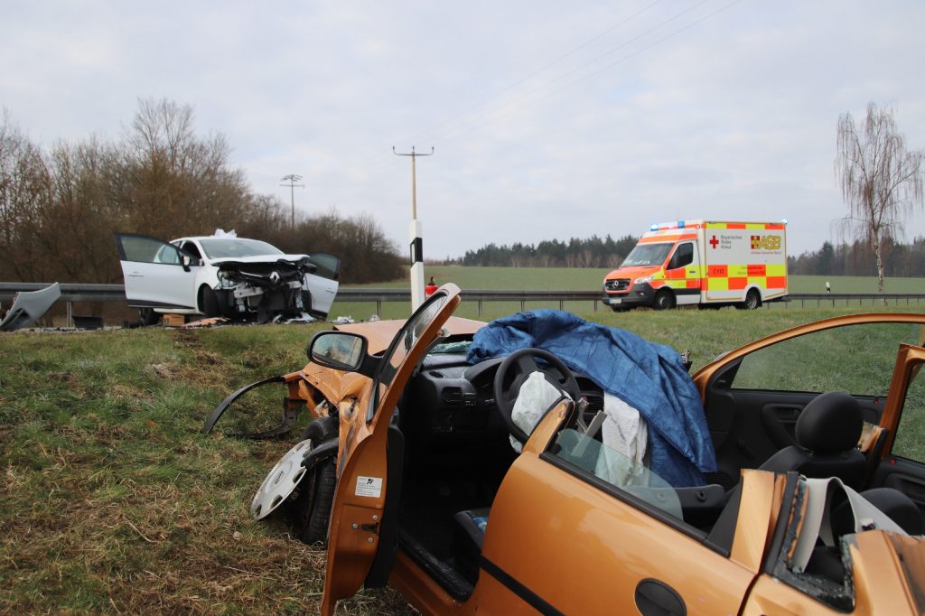 Beide Fahrerinnen wurden schwer verletzt ins Krankenhaus eingeliefert Foto: Oberpfalz Aktuell