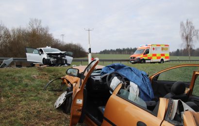 Schwerer Verkehrsunfall auf der B470 bei Kirchenthumbach