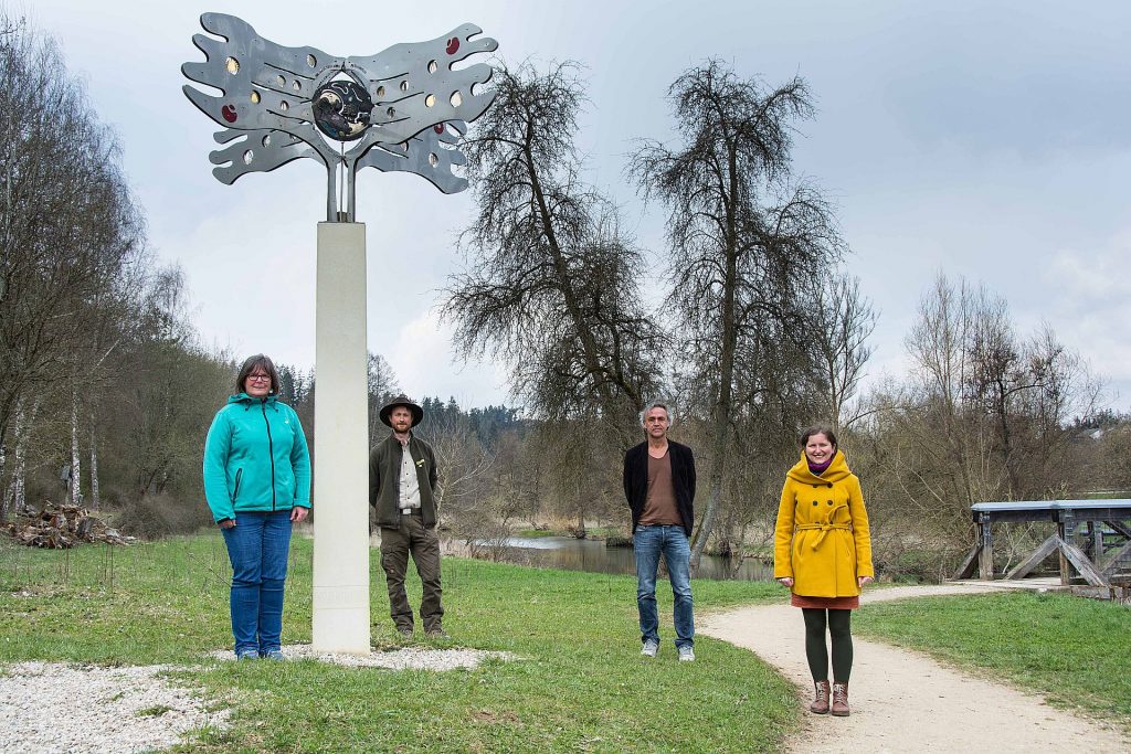 Vier Gesichter, die hinter dem Projekt „Gesichter für den Klimaschutz“ stehen: Isabel Lautenschlager (Geschäftsführerin Naturpark Hirschwald), Jonas Nelhiebel (Ranger Naturpark Hirschwald), Joachim Scheid (Klimaschutzkoordinator Landkreis Amberg-Sulzbach), Corinna Loewert (Klimaschutzmanagerin Stadt Amberg, v.li.) Foto: Katharina Abt, Naturpark Hirschwald