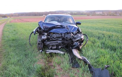 Beim Queren der St2120 bei Hahnbach Unfall verursacht