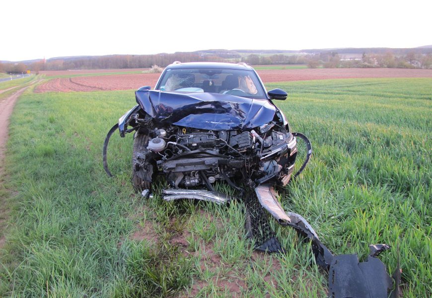 Beim Queren der St2120 bei Hahnbach Unfall verursacht