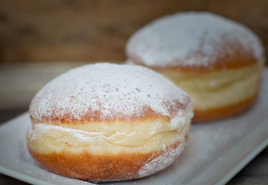 Hungriger Paketfahrer isst sechs Krapfen in Regensburg