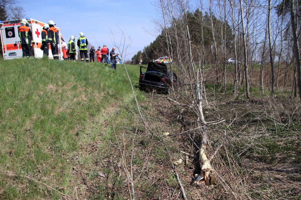 Am VW entstand erheblicher Sachschaden Foto: Oberpfalz Aktuell