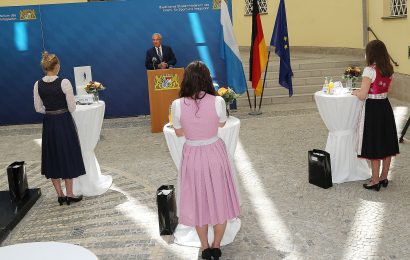 Bayerns Innen- und Sportminister Herrmann übergibt nachträglich Bayerischen Sportpreis