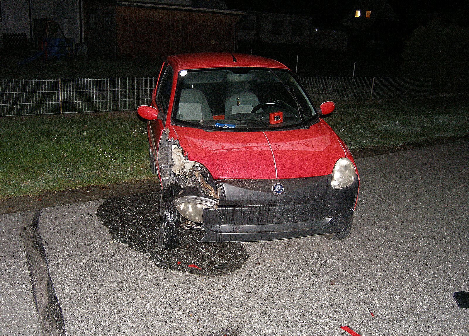 Das beschädigte Kleinfahrzeug Foto: PI NEW