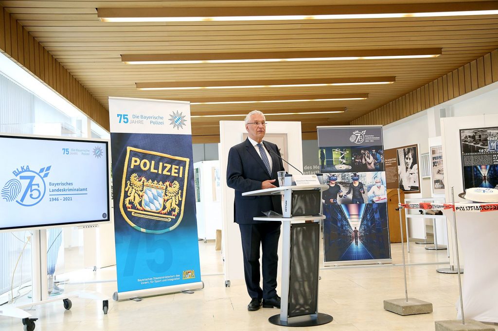 Innenminister Hermann gratuliert zu 75 Jahren Landeskriminalamt Foto: Redaktion Bayerns Polizei