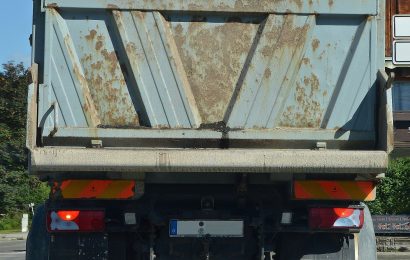 Überladener LKW bei Roding