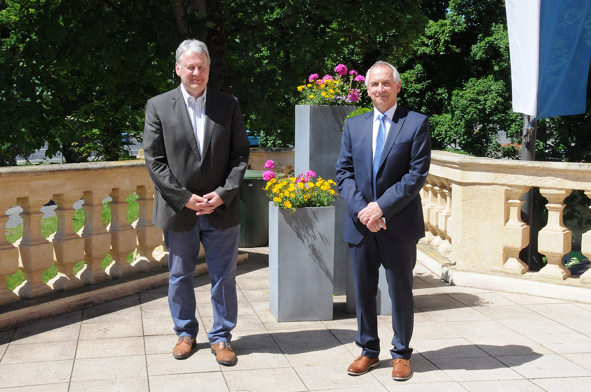 Landrat Richard Reisinger und Thomas Gollwitzer ziehen Bilanz (v.l.n.r.) Foto: Christine Hollederer, Landratsamt Amberg-Sulzbach